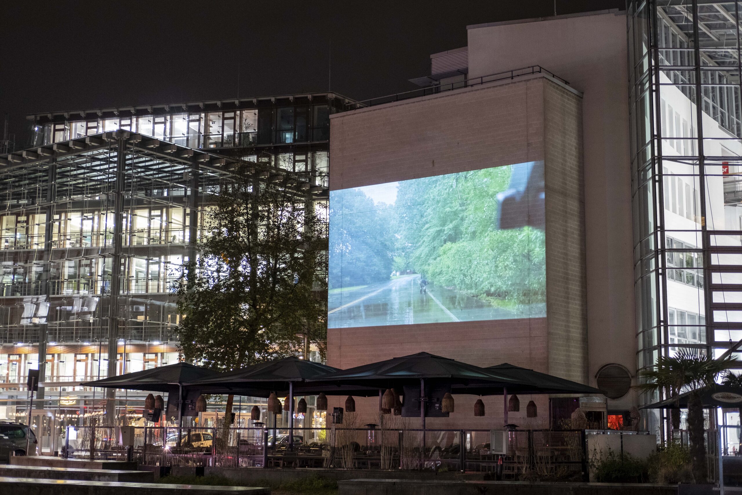 Collapsing Room By Filling Floor With Water